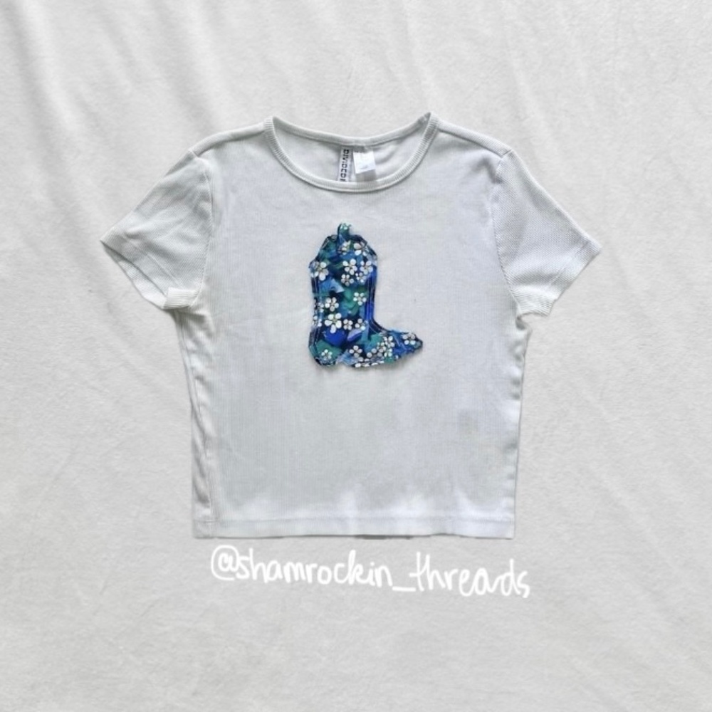 white blue and green floral quilted cowboy boot tee